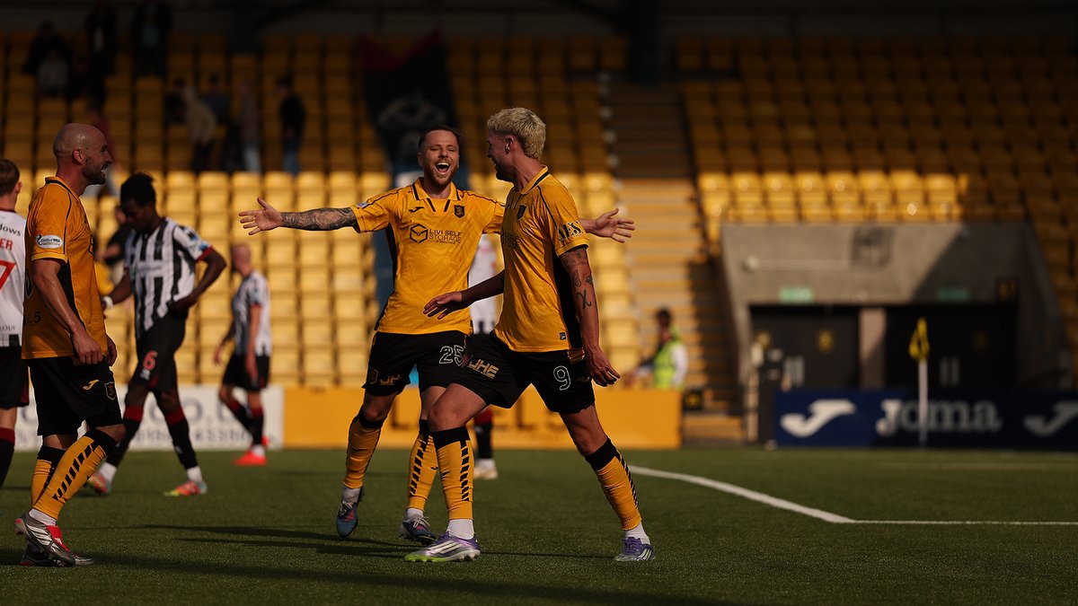 Robbie Muirhead scores goals.