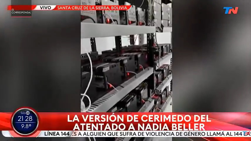 Ayer publicaron en TN unas supuestas imágenes de la granja de bots que encontraron en los allanamientos en propiedades de Cerimedo. Es falso y no coincide con las explicaciones de los investigadores que hablaban de granja de pequeño tamaño. Mucha falta de profesionalidad de TN.