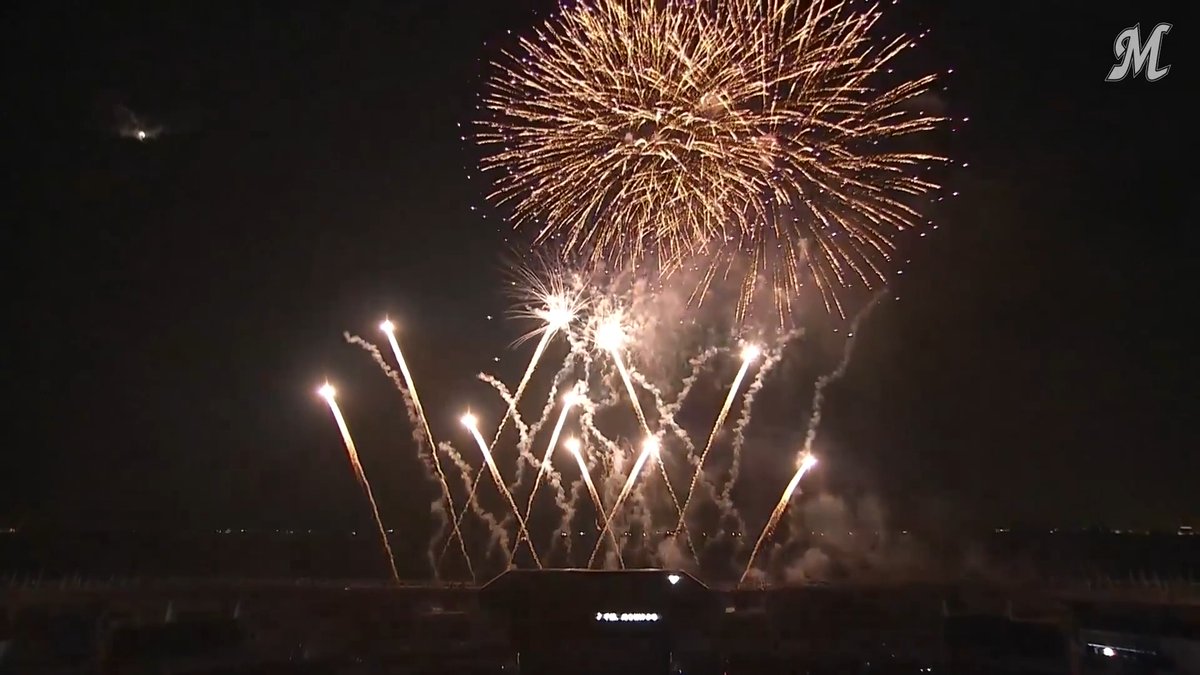 本日は試合後に「マリーンズ大花火」と題し、ZOZOマリンの夜空に花火1,000発を打ち上げました! #chibalotte #マリーンズ夏祭