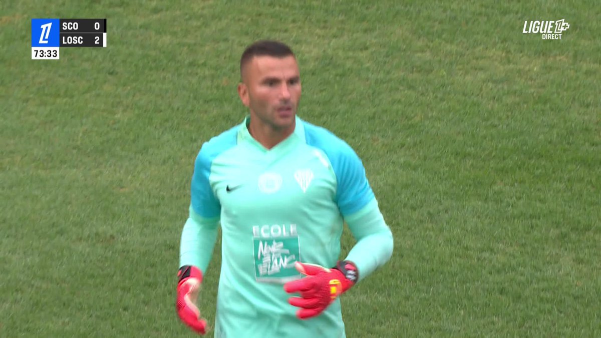 La double parade d'Anthony Lopes 🧤 Le portier évite le naufrage pour Angers SCO 😬 #SCOLOSC