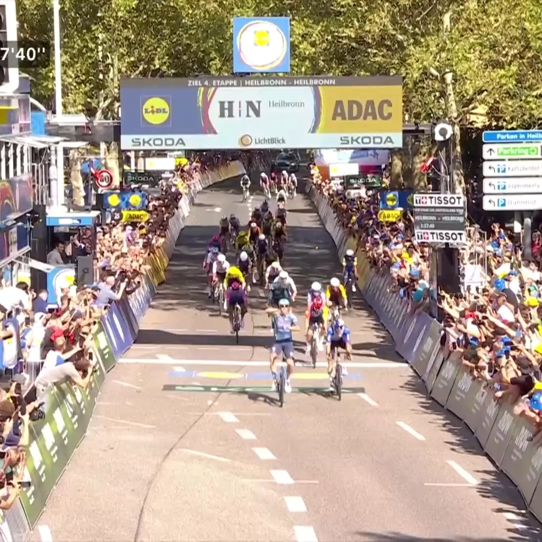 🤩 OUI PAUL MAGNIER ! Le Français est récompensé de ses efforts et remporte la dernière étape du Tour d'Allemagne ! Battu de peu par Magnier, Isaac Del Toro s'impose au général. #DeineTour #LesRP