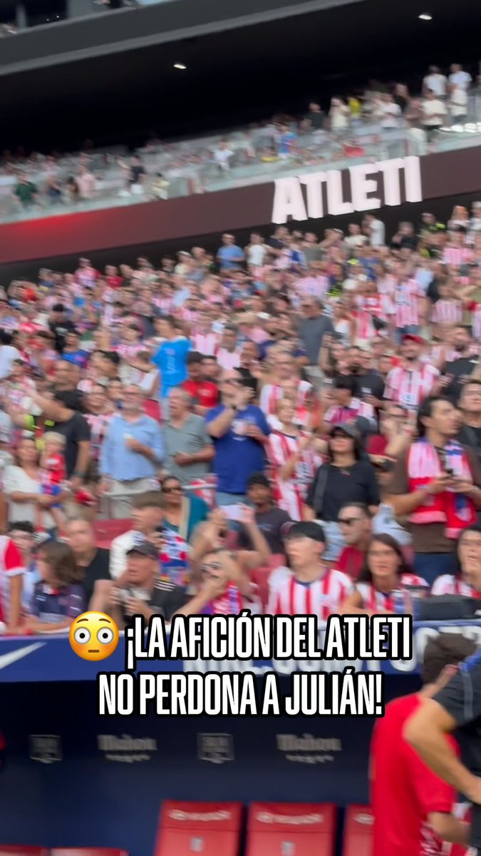 La reacción de Julián Álvarez tras ser pitado por todo su estadio...