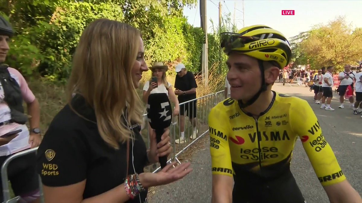 🎙️ Sepp Kuss, en el micrófono de Eurosport junto a Laura Meseguer: "La idea era atacar con Van Aert a falta de dos kilómetros. Brennan es un chico tranquilo y sabe cómo ganar" "Vamos a ver cómo estoy en la primera semana y si hago la general o voy a por etapas" #LaVuelta26