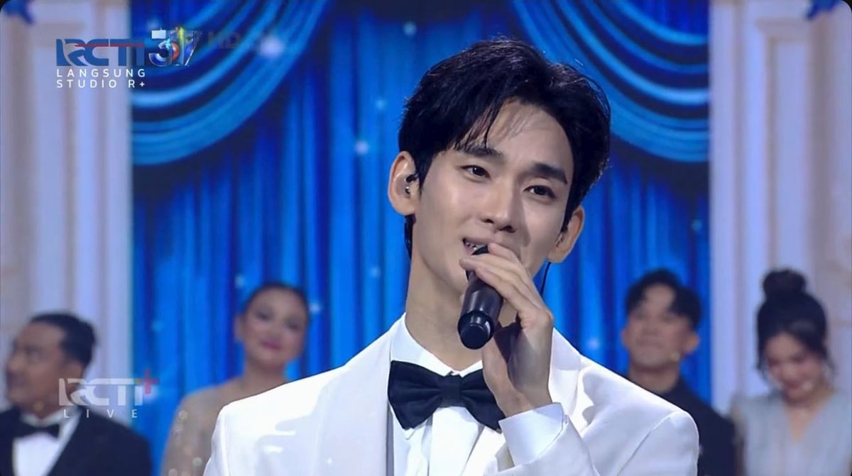 [0823] Kim Soohyun attends Mahakarya RCTI 37 in Indonesia as the special guest and sings “Dreaming.” #KimSoohyun #김수현 #KimSoohyunInIndonesia #KimSoohyunAtMahakaryaRCTI37