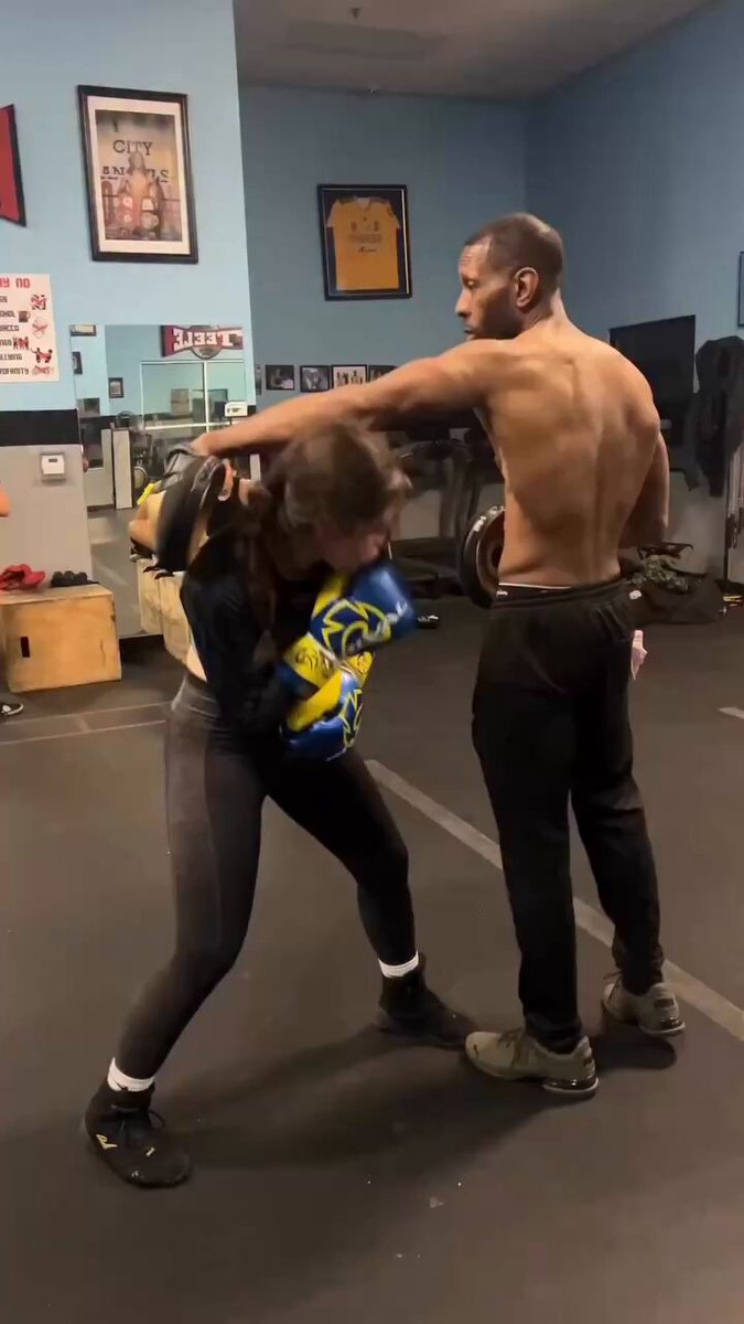 Gym Chronicles part 1. Blocking out all of the noise, locking in, listening, seeing, feeling, controlling space.🦾🦾🥊🥊 - - - - #boxing #boxinggym #teaching #boxinglife #reels