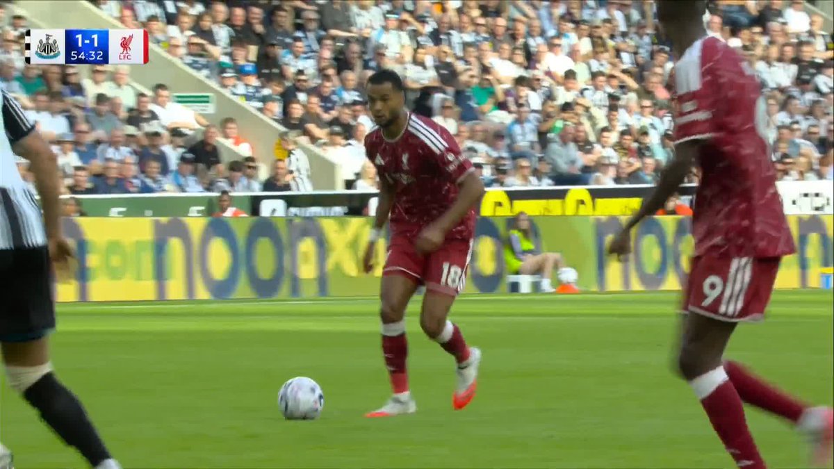 Cody Gakpo with a fine finish to equalise for Liverpool! 🎯