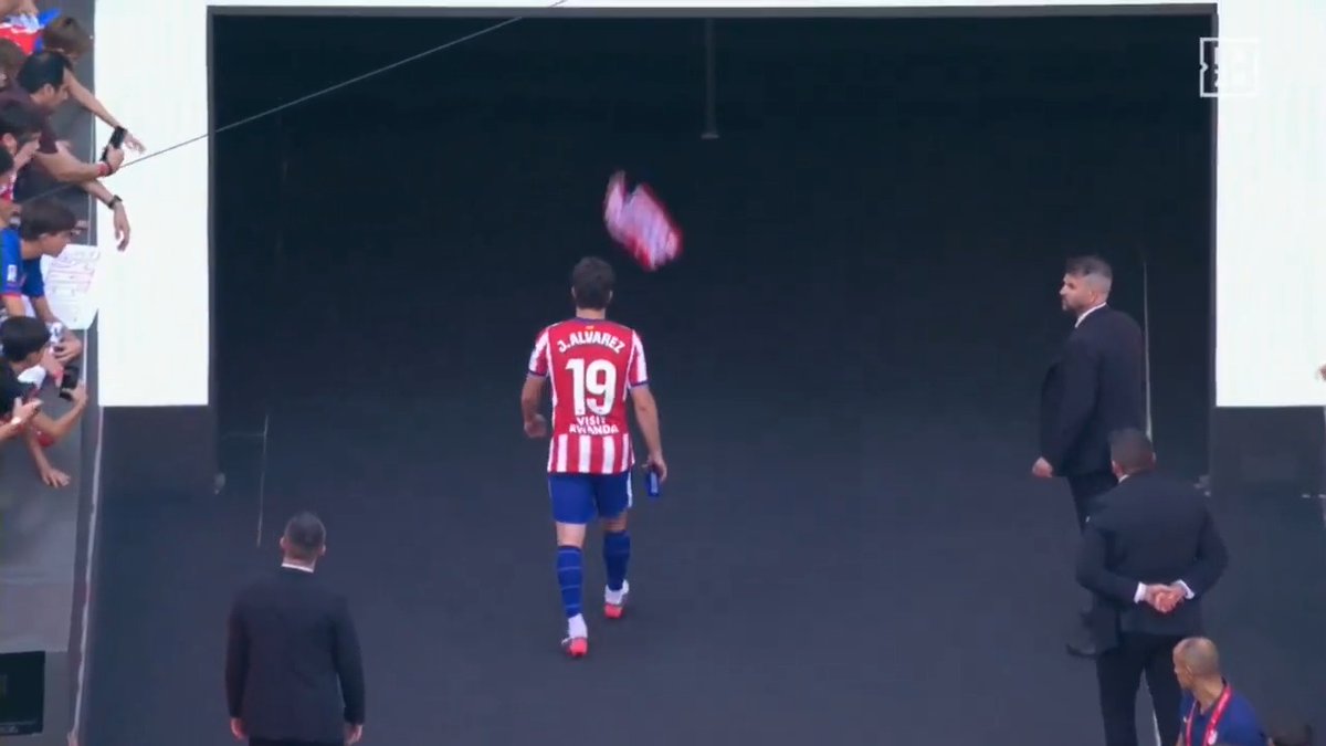 Julian Alvarez nรฃo se despede dos adeptos do Atleti ๐ฌ #DAZNLALIGA