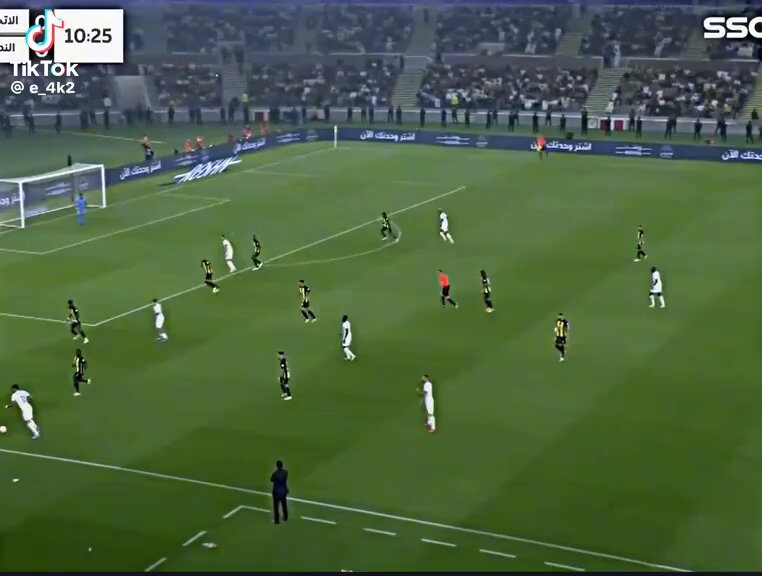 قليلا من نصر كاسترو نصر انج يذكرني فيه 💛👌