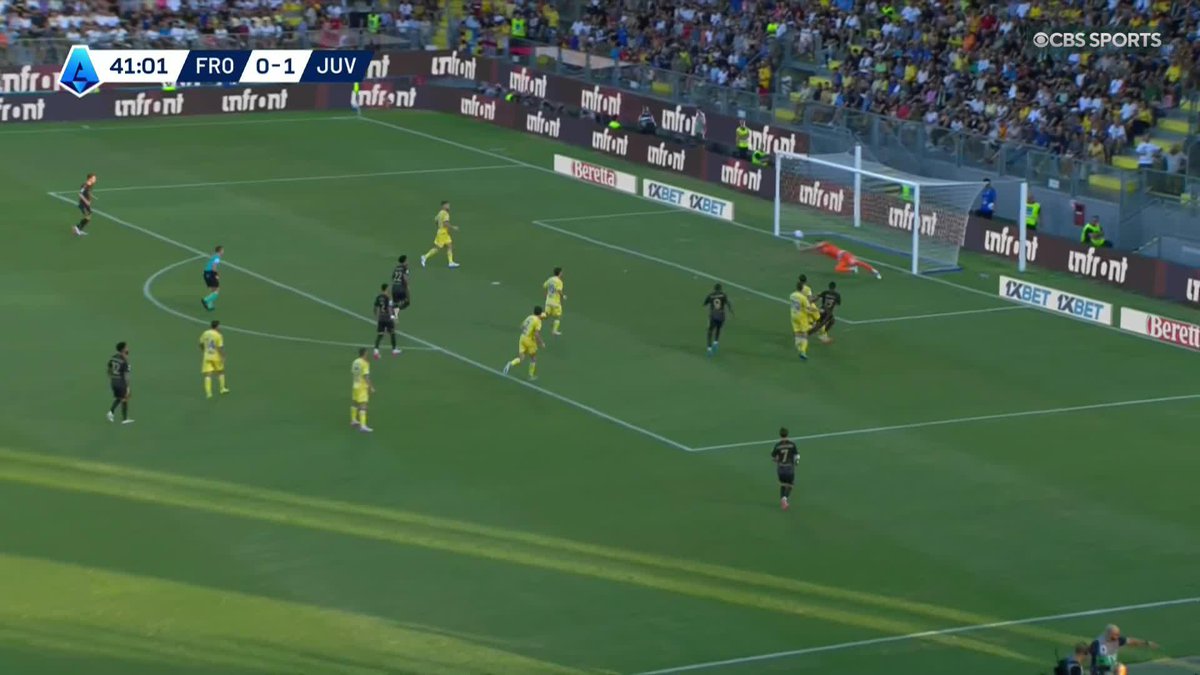 What a double save from Lorenzo Palmisani 🔥 The Frosinone goalkeeper denies Pierre Kalulu and Kenan Yıldız to prevent Juventus from doubling their lead 🧤 Stream Serie A on Paramount+ 📺