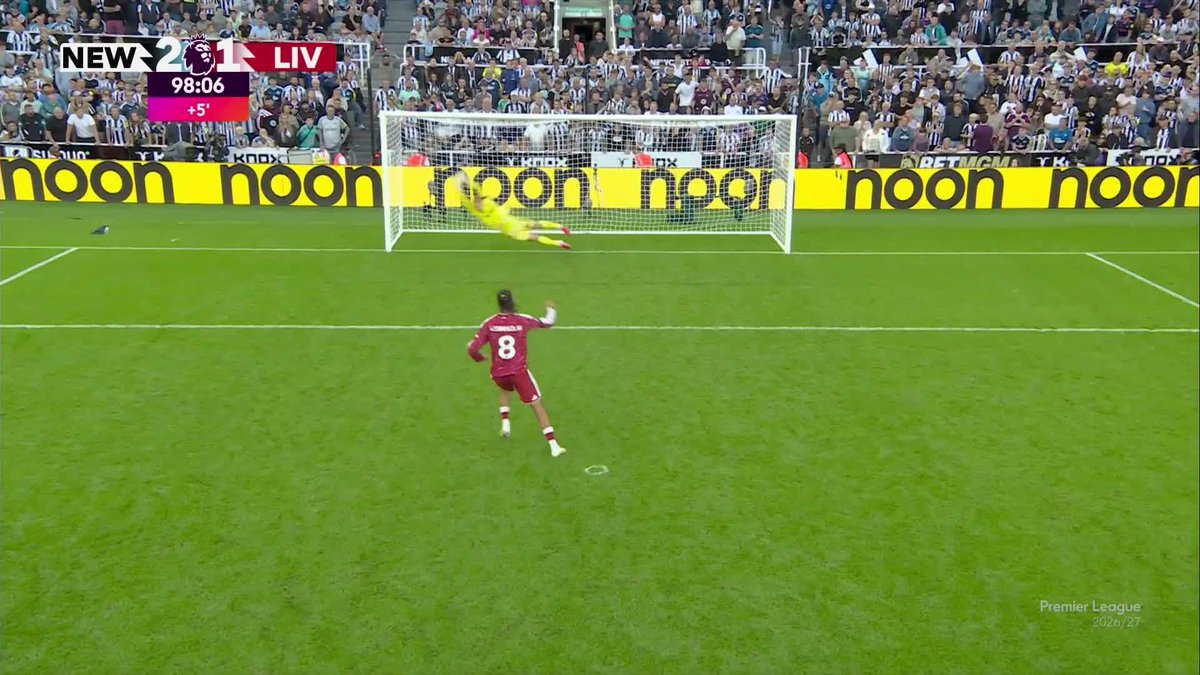 試合終了間際にリヴァプールが獲得したPK🥅 キッカーの #ソボスライ が 解説陣も唸るパーフェクトなキックで しっかりと沈める🙌 🏴 プレミアリーグ第1節 ⚔️ ニューカッスル v リヴァプール 📺