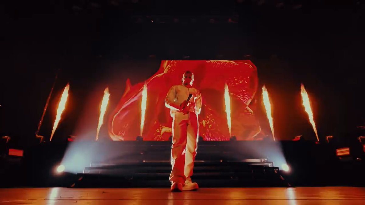 🚨 Asake shares a recap of his grand entrance at his Scotiabank Arena concert in Toronto for the “In God We Trust” Tour. 🇨🇦🔥 PSYCHO!
