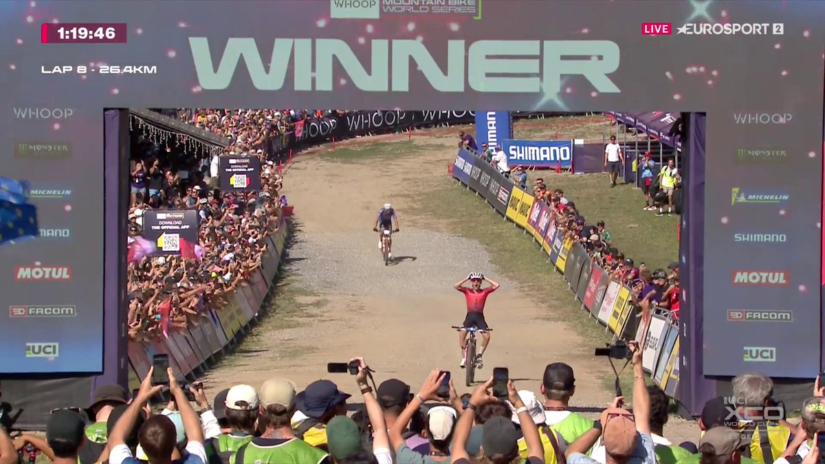 Les Gets, la 𝒌𝒓𝒚𝒑𝒕𝒐𝒏𝒊𝒕𝒂 de Van der Poel. Mathieu acaba segundo tras Adrien Boichis, que aprieta la pelea por la general, a falta de una semana para el Mundial. #MTBWorldCup