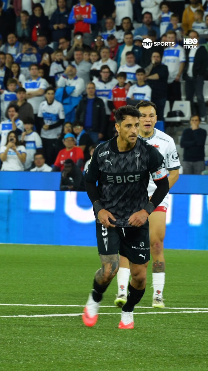 quedará en la historia como la dirigencia de Cruzados desaprovechó al goleador más letal de la historia del fútbol chileno, nunca le armaron equipos competitivos. Gracias eternas a Fernando Zampedri por siempre sacar la cara ante la adversidad.