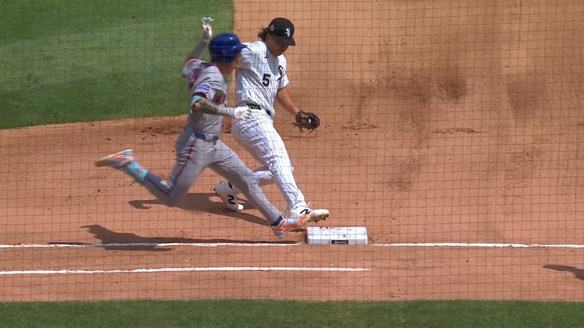 It doesn't get much closer than this on a race to the bag 👀