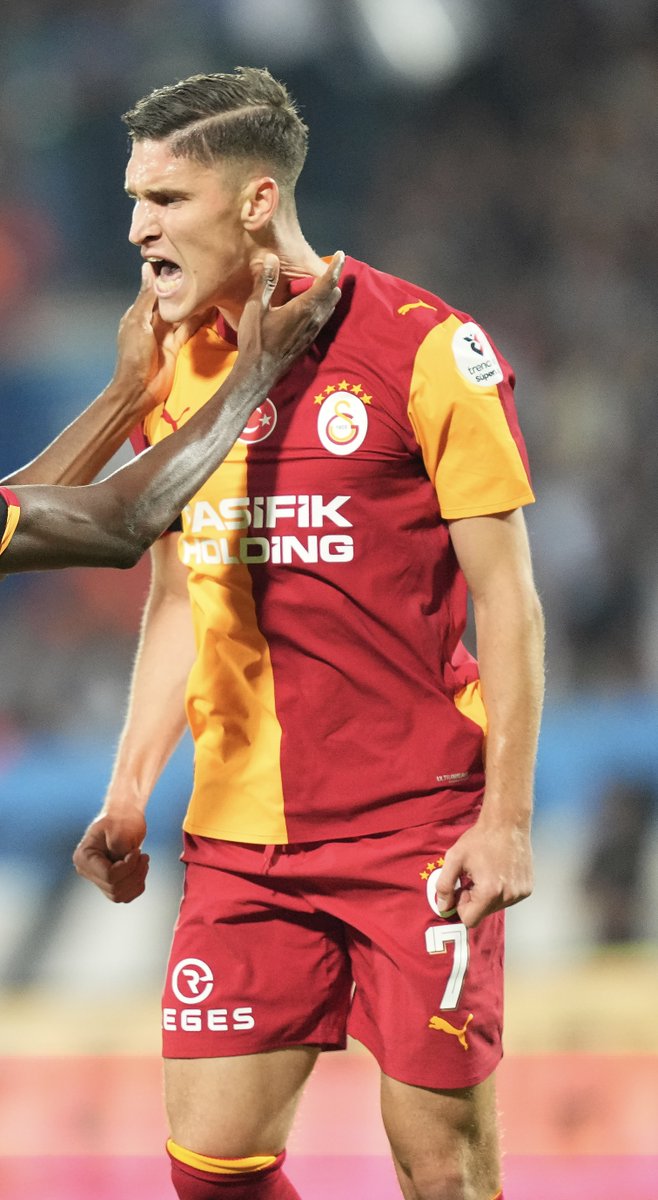 G. Sara'nın ortasında Roland Sallai fileleri havalandırıyor. ⚽️