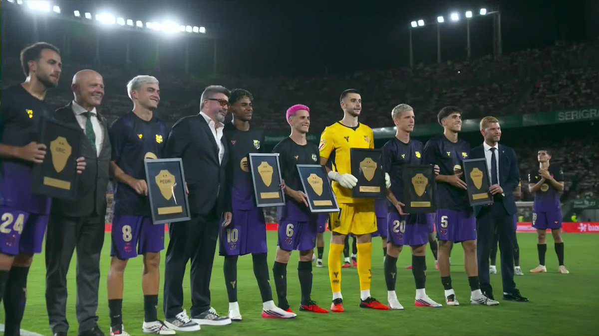 Elche honored Barcelona's World Cup winning players with Spain ❤️