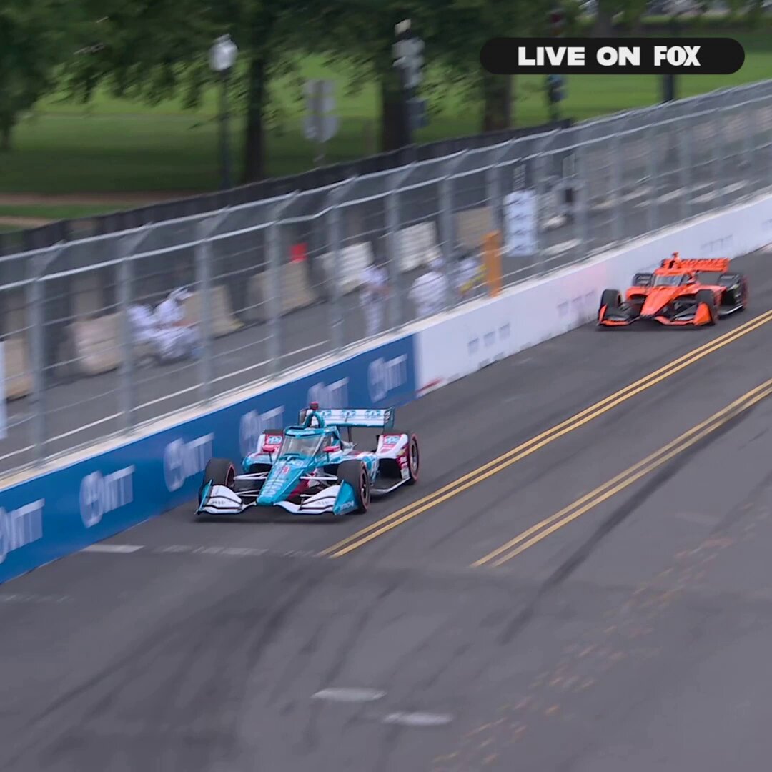 ALEX PALOU SPINS IN TURN 5 😬 The No. 10 has front wing damage on Lap 122.