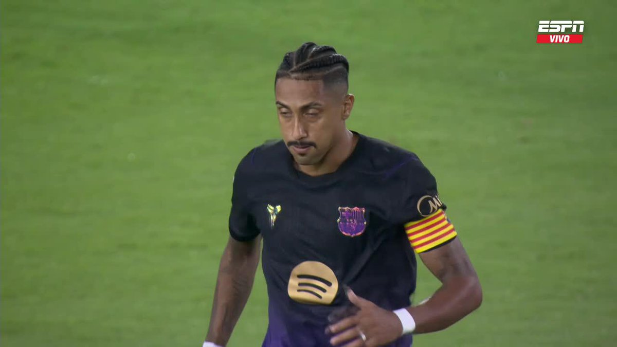 No termino de distinguir si la camiseta del Barcelona es una obra de Arte o es un espanto, igual se la banca porque es en homenaje a Kobe