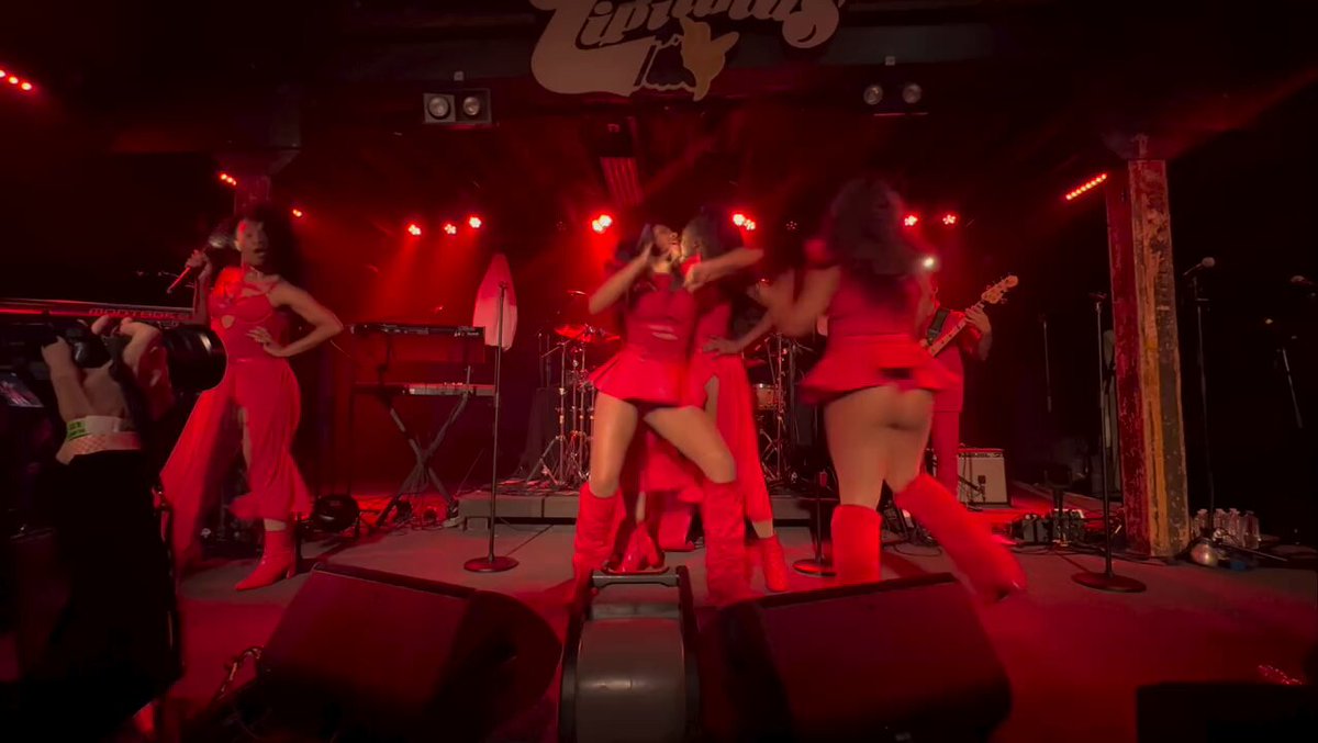 Dawn Richard performing “Hold Me Down” by Danity Kane. ♥️ DAWN #DanityKane Happy DK 20 💃🏾