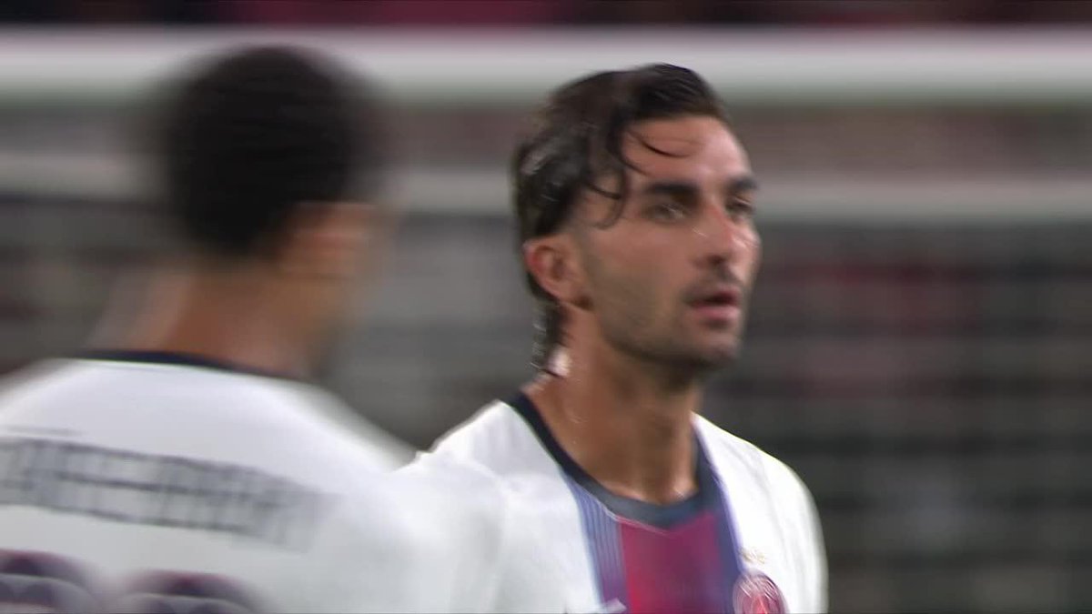 ¡DEBUTA EL TIBURÓN EN PSG! Ferran Torres ingresa para jugar todo el segundo tiempo en el 2-0 parcial a favor de Rennes. ¿Será clave para revertir el resultado? 📺 Mirá la #Ligue1 por #DisneyPlus Plan Premium