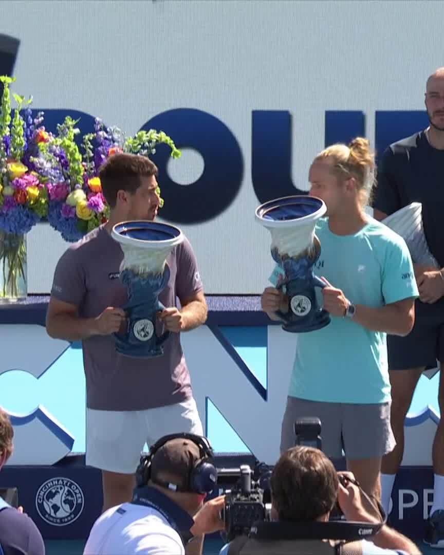 Raise it high 🏆 Luz & Matos are the first duo to win Canada and Cincy in the same year since 2017! #CincyTennis