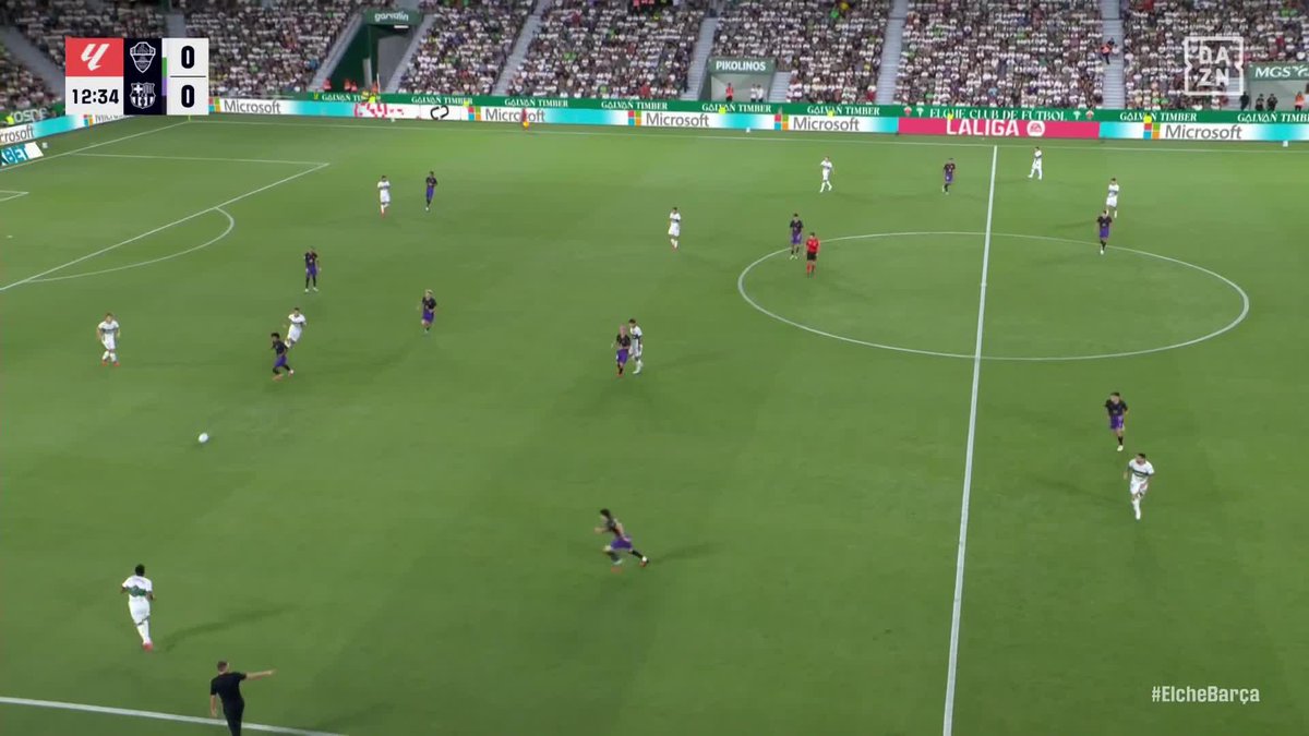 ⚽️ RAPHINHA 🇧🇷 PROVOQUE. RAPHINHA 🇧🇷 TRANSFORME. Le Brésilien LANCE LA SAISON du FC Barcelone sur un pénalty. 💙❤️ 🎥 DAZN France