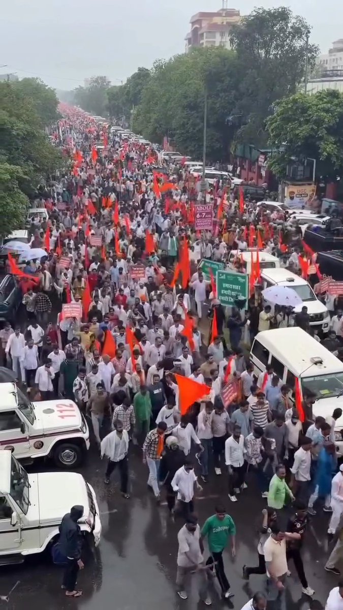 वक्त गवाह रहेगा, कि हमने डरकर नहीं, अपने हक़ के लिए आवाज़ उठाकर इतिहास में अपना नाम लिखा। ✊#ReservationReform #india #cjp #EqualOpportunity #StudentsRights #DelhiChalo #JaiHind #students #bjp
