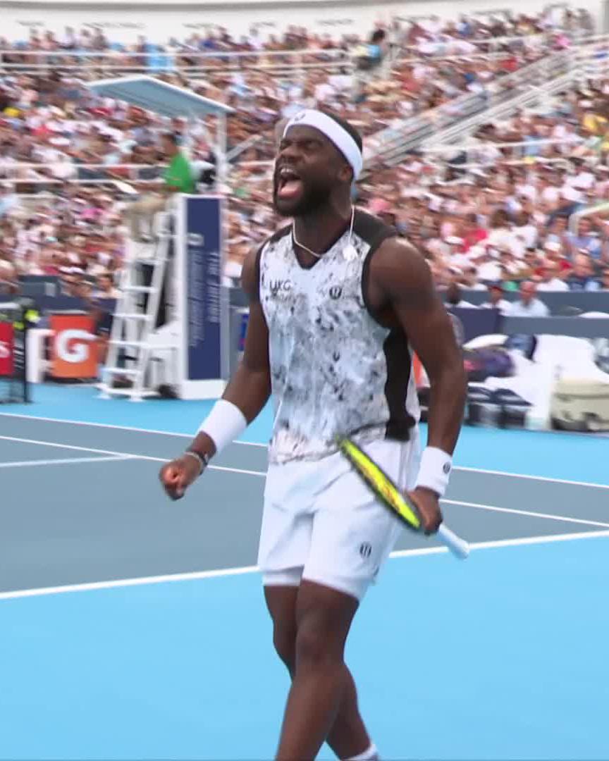 That roar 🔥 Frances Tiafoe scores his first break and the #CincyTennis crowd responds!