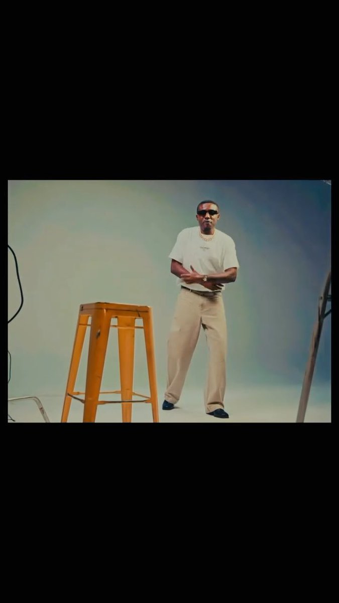 Chaleee Criss Waddle still Dey rap ei! Dude en style dey cut rough!