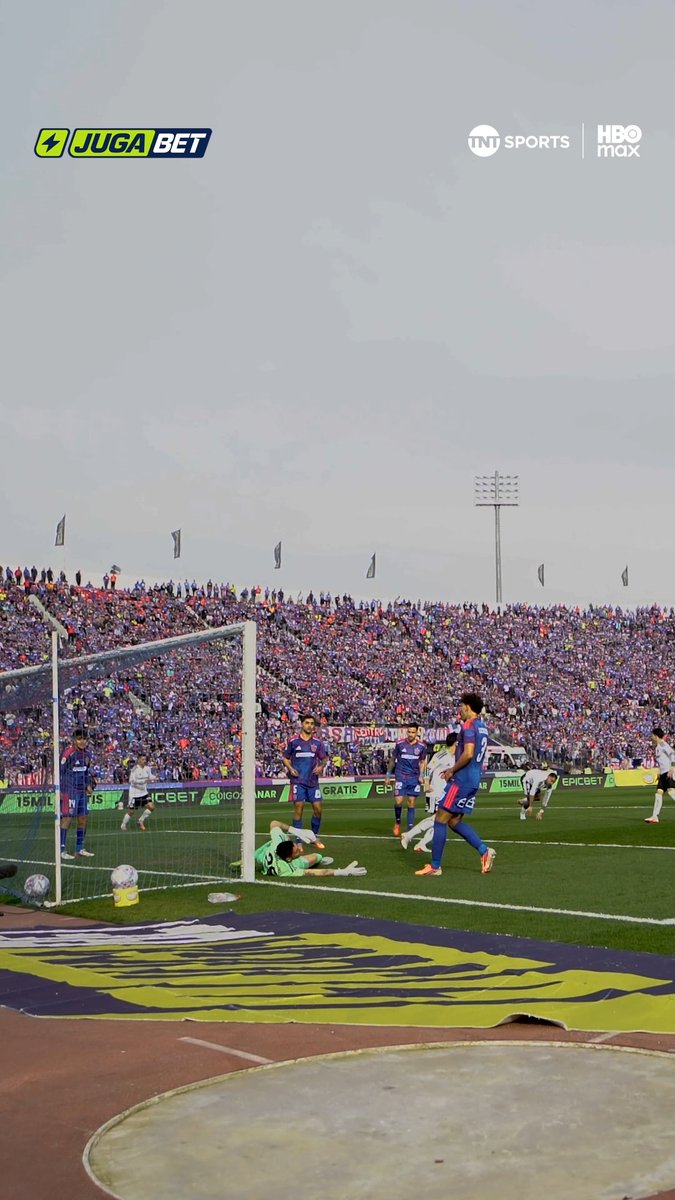 🤟⚽🔥 ¡EL TANTO DE LA VICTORIA EN EL NACIONAL! Javier Correa se acomodó de gran manera, sacó este cabezazo para abatir a Gabriel Castellón y marcó el gol del triunfo de #ColoColo en el #Superclásico200 frente a #LaU. Haz tu jugada legendaria en #JugaBet. Por solo $8.990/mes en los primeros 6 meses*, tienes lo mejor de TNT Sports en HBO Max. #PromoTNTSports.