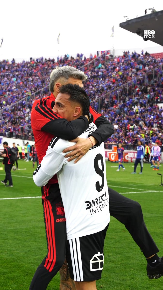 😂🗣️ "Yo tengo amarilla" Javier Correa celebró muy eufórico el triunfo de #ColoColo en el #Superclásico200 ante #LaU junto a Fernando Ortiz, y en medio de los festejos, el delantero reculó y se calmó. Por solo $8.990/mes en los primeros 6 meses*, tienes lo mejor de TNT Sports en HBO Max. #PromoTNTSports.