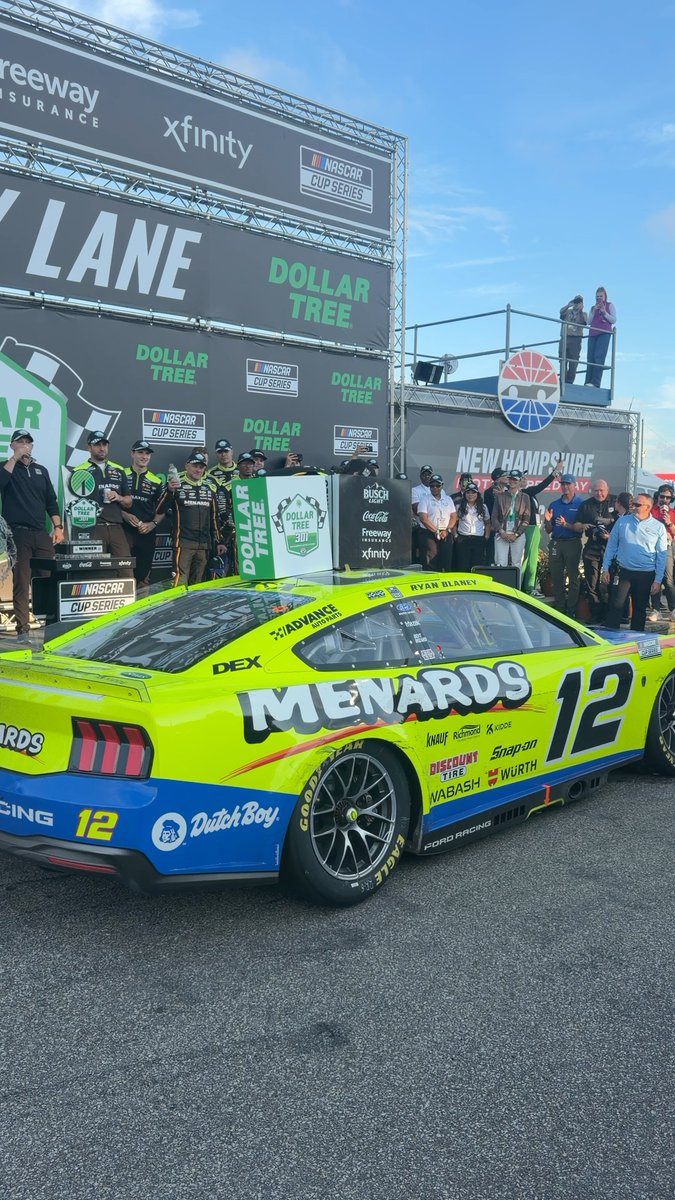 IT'S A PARTY IN VICTORY LANE!! 🎉 🏆