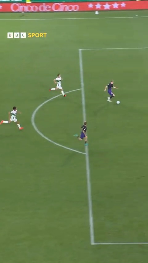 Hey Gordon, check you! 🤩 Two assists on Antony Gordon's La Liga debut for Barcelona, all within six minutes of coming off the bench! 👏
