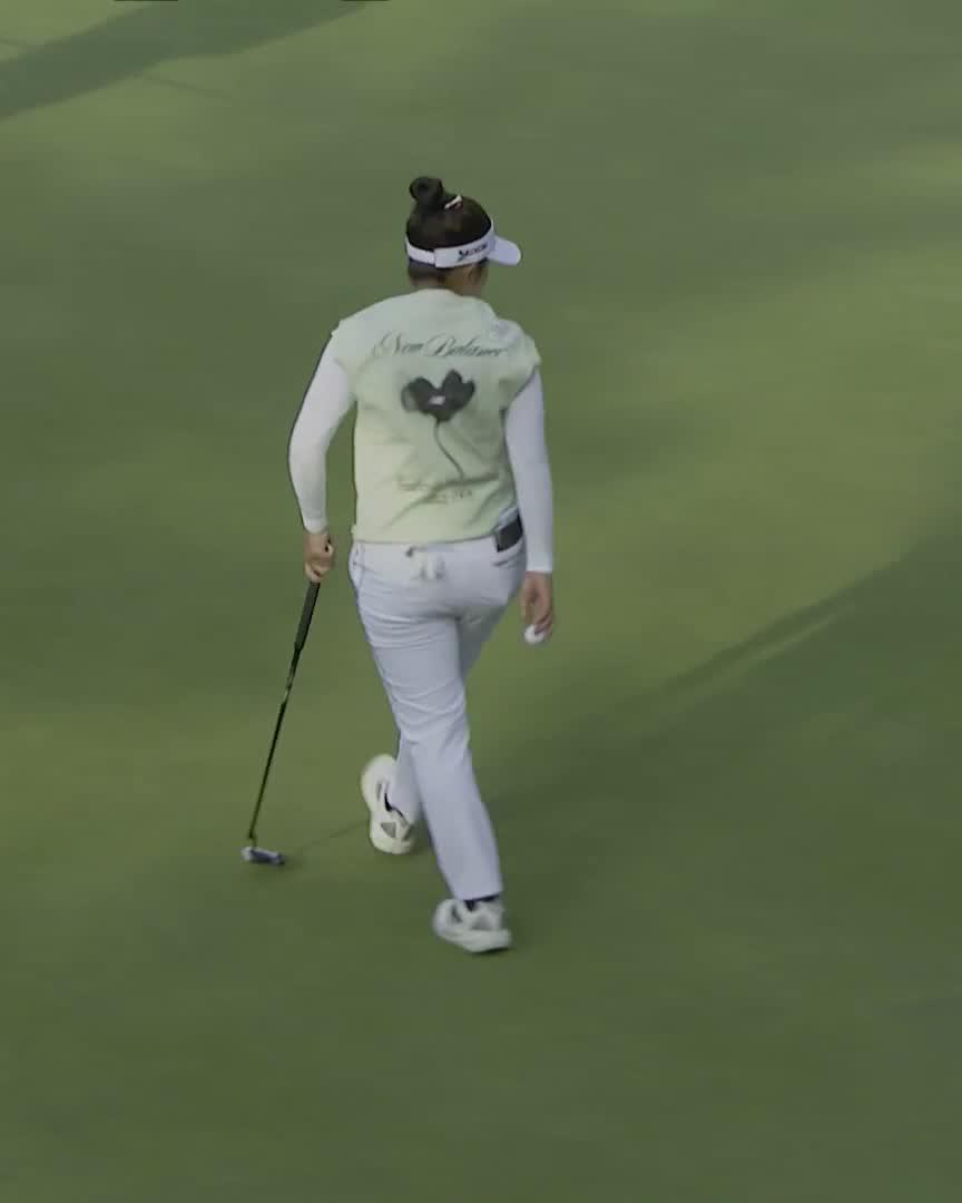 For an 8-stroke lead Miyu Yamashita drains the birdie on 12 to get to -23