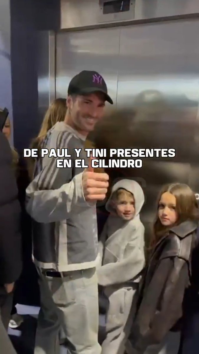 TINI llegando junto a Rodrigo De Paul y sus hijos al estadio de Racing