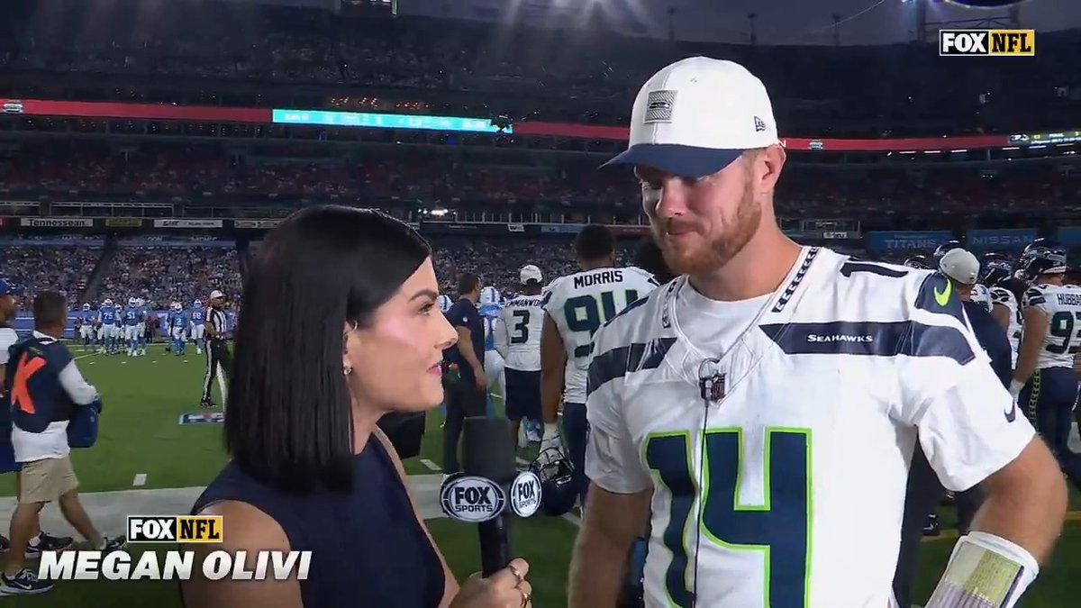 Sam Darnold is loving what he's seeing from his offense in this game 👏 Megan Olivi caught up with the Seattle Seahawks QB