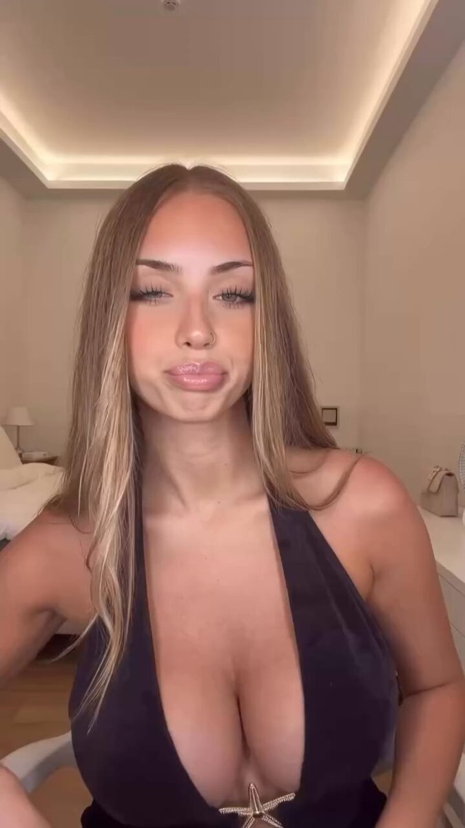 Esta Italiana 🇮🇹 es Top 1 en Farmeo de Aura con reggaetón antiguo