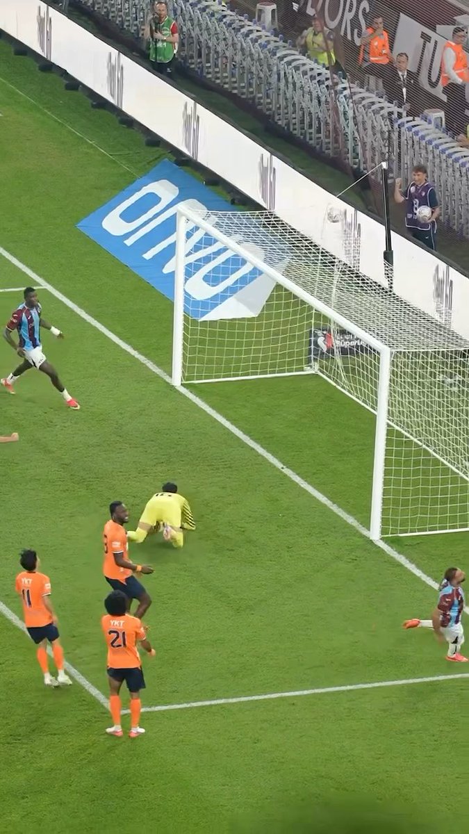 Salah firmó su doblete con este golazo con el Trabzonspor.🤩⚽️ (Vía @trabzonspor/IG)
