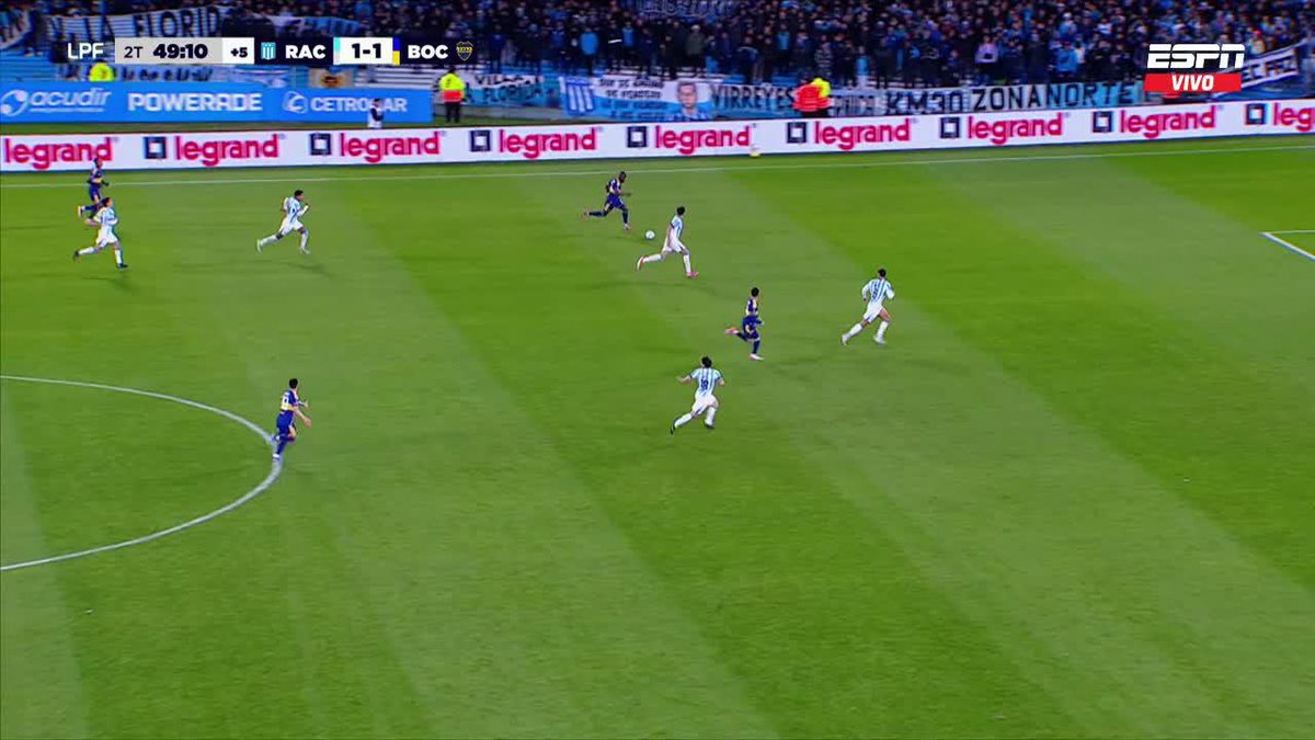 ¡TENÍA EL GOL DE LA VICTORIA! 🇪🇨 Enner Valencia ganó en velocidad y se acomodó, pero el ecuatoriano no sacó un buen remate y nuevamente se perdió el 2-1 para Boca Juniors. ▶️ Mira nuestros partidos de la 🇦🇷 #LigaProfesional en el Plan Premium de #DisneyPlus