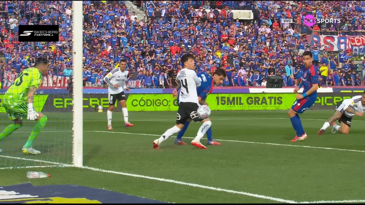 ⚽🤟🤍 ¡La jugada que definió el resultado! En la #SeñalDelHinchaxTNTSports de #ColoColo, miraron con detención el gol de Javier Correa, para que el Cacique se quedara con el #Superclásico200. ⚡ ¿Listo para adueñarte de la cancha? ⚽🔥