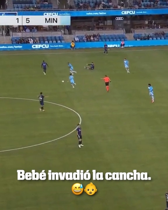 Un bebé invadió la cancha en lo últimos minutos del partido.😅👶 (Vía MLS por Apple TV)