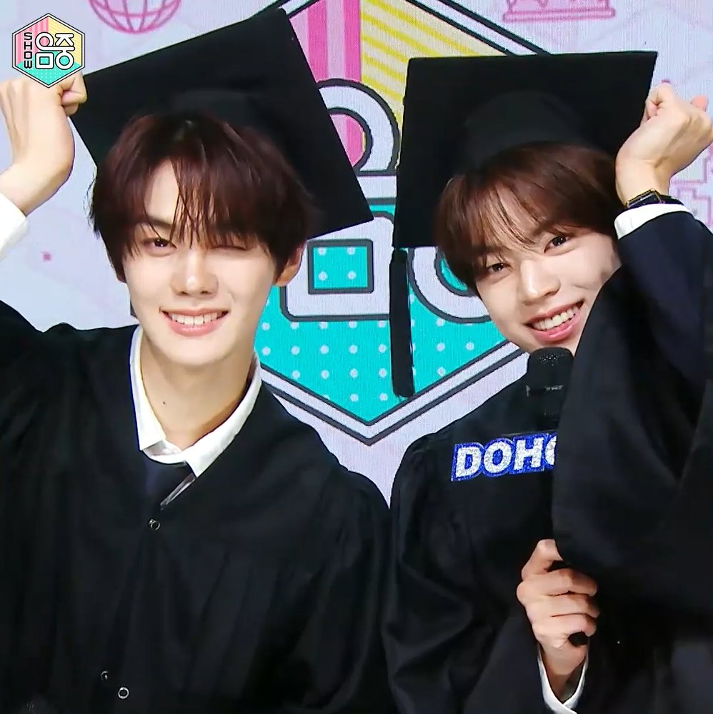 졸업이라니... 가지 마, 콩해또~~😭 #규빈 X #도훈 덕분에 행복했어💓 <#쇼음악중심> [토] 낮 3:20 방송🍭 #AND2BLE(#앤더블) #TWS(#투어스) MBC 260822 방송 ⓒ MBC&amp;iMBC 무단 전재, 재배포 및 이용(AI학습 포함)금지