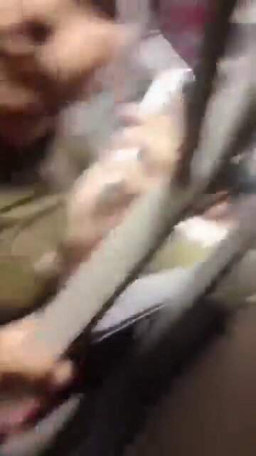 🔴افسوس ناک!! پولیس مقابلہ میں مارے جانے والے ڈاکو رضوان کے ورثاء کی جانب سے سوشل میڈیا پر وائرل ویڈیو ورثاء کے مطابق رضوان کو اہلخانہ کے ہمراہ دوران سفر ٹرین سے گرفتار کیا گیا اور پھر اسے پولیس مقابلے میں قتل کر دیا گیا!!