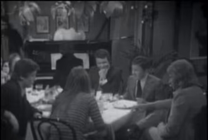 Quand Philippe Bouvard réunissait Hallyday, Gainsbourg, Birkin et faisait chanter Delon (1973)🥹