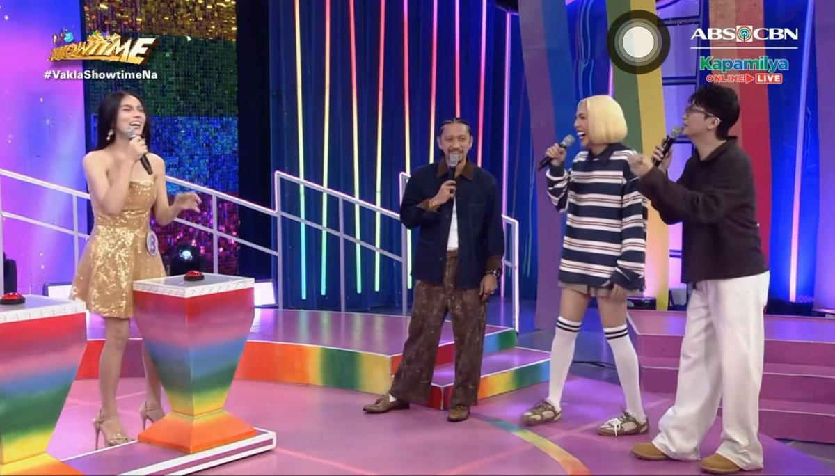 Yung maganda ka pero ganyan ka tumawa hahahahaha le is che #ItsShowtime
