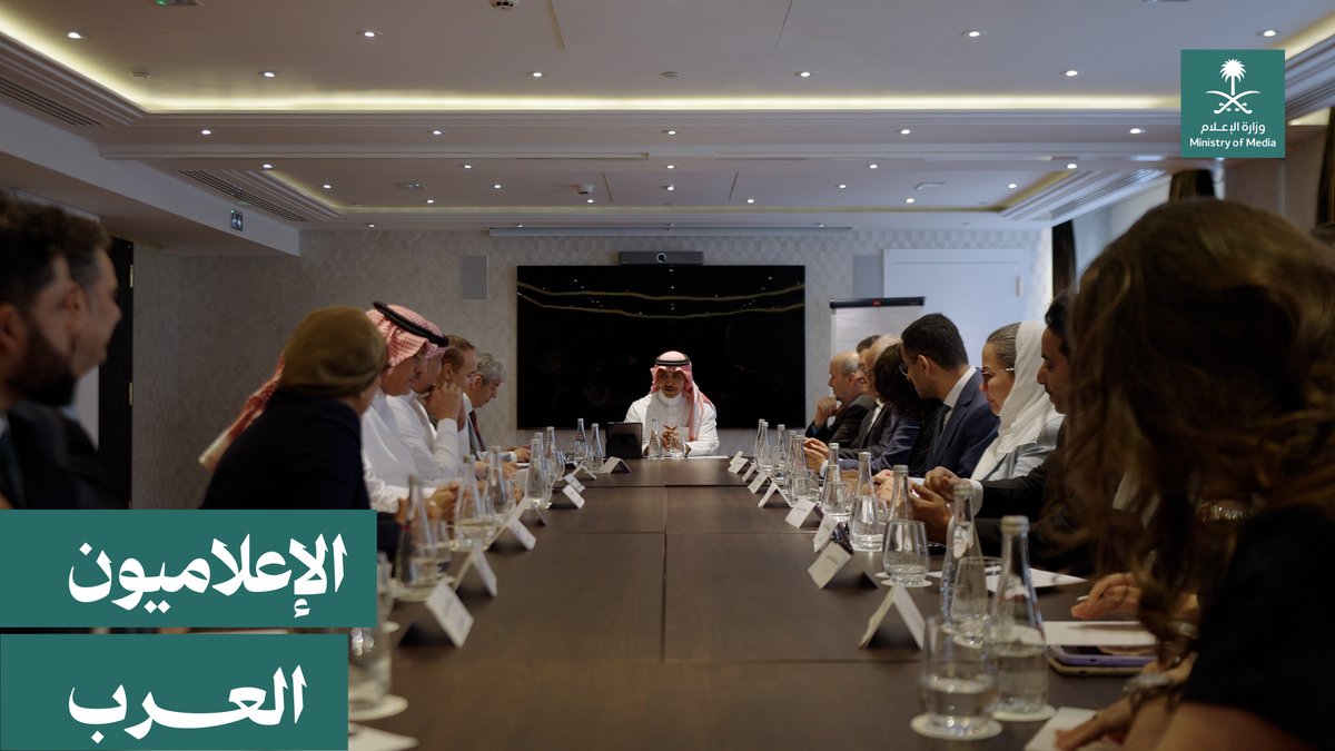 سعيًا لتعزيز التواصل والعمل المشترك؛ معالي وزير الإعلام الأستاذ سلمان الدوسري يلتقي بالإعلاميين العرب، على هامش زيارة سمو ولي العهد الأمير محمد بن سلمان إلى فرنسا.