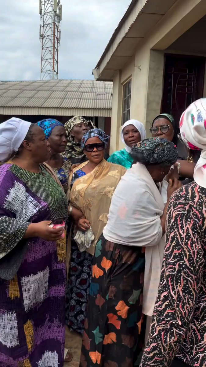 Emotional Moment As Ogogo's Wife is Seen In Tears During The Funeral Rites Of her late husband this morning 💔