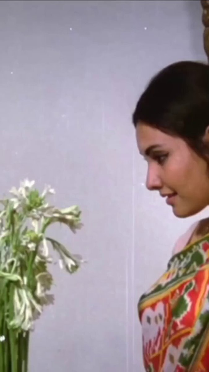 Gems of Lata Mangeshkar Rajnigandha 1974 When it comes to Love songs no one can beat Lata Mangeshkar. Salil Chowdhury famously admitted that whenever he knew Lata Mangeshkar was going to sing his song, he purposefully made the composition as complex and intricate as possible. He viewed it as a friendly creative game, and she executed it flawlessly. Yogesh originally wrote a completely different second verse (antara). However, while Salil Chowdhury and Basu Chatterjee were reviewing the footage, they realized the song was longer than the pre-shot scene. To fix this quickly without reshooting, Yogesh discarded his original lines and completely rewrote the verse to precisely match the visual length of the scene. The original, unused lines of the second verse were: "Apna unka kya doon parichay / Pichhle janmon ke naate hain / Har baar badal kar yeh kaaya / Hum dono milte aaye hain / Dharti ke is aangan mein". Debut movie of Vidya Sinha and Amol palekar.