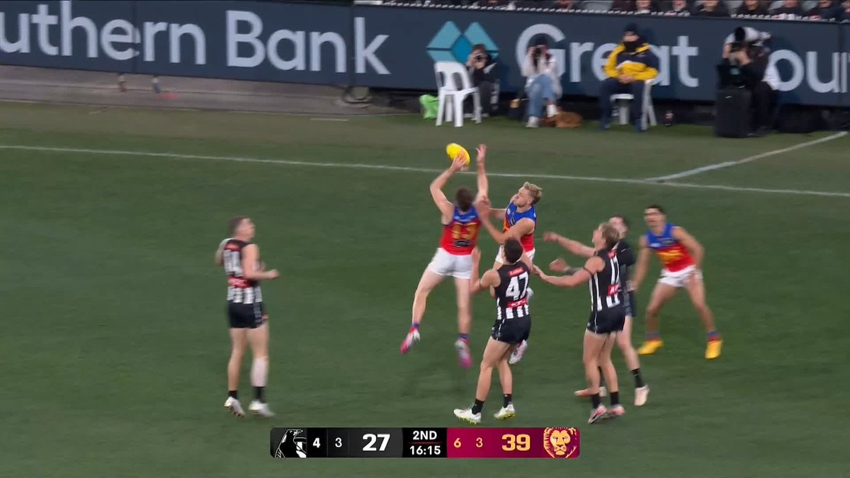 "He's not the biggest. He's not the fastest. He's not the strongest. But he's the hardest to play on because of his movement." 🗣️ Nick Riewoldt on what makes Logan Morris so good