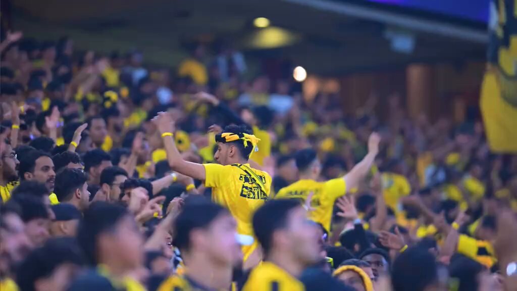 ساكن فؤادي 😢💛🖤
